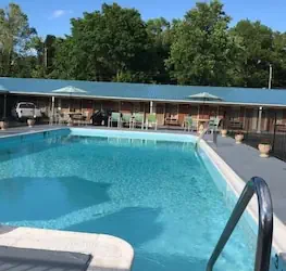 Merrimac Inn & Suites