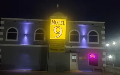 Motel 9
