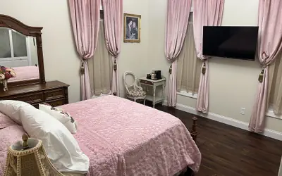 Holland Farmhouse Inn B & B