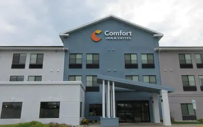 Comfort Inn & Suites Grand Forks near Alerus Center