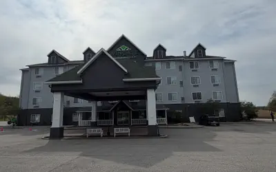 Wingate Suites by Wyndham Youngstown - Austintown