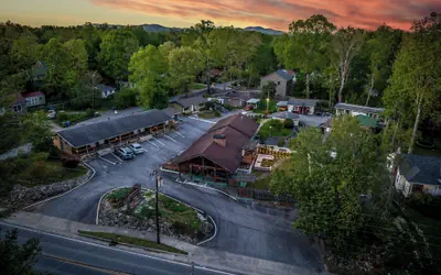 CedarWood Inn