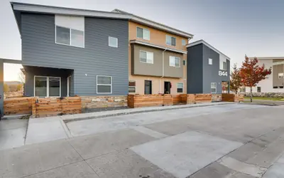 Fancy Townhome Near Old Town, Breweries and River!