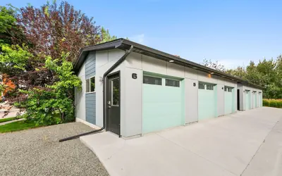 Old Town Modern New Build: Rftp Spa W/ Mtn Views!