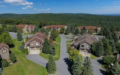 Seven Springs 3 Bedrooms Premium Condo by RedAwning