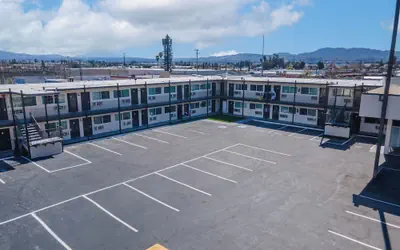 Inland Inn & Suites