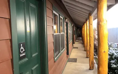 Creekside Lodge