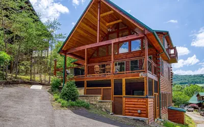 Ern841 - Sweet Feet Retreat - Location, Location, And Private Indoor Pool! 2 Bedroom Cabin by RedAwning