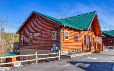 Ern823 - Eagle Falls - Great Location With Private Heated Indoor Pool! Close To Town! 3 Bedroom Cabin by RedAwning