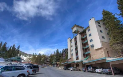Heavenly Chairview Condo 2 Bedroom Home by RedAwning