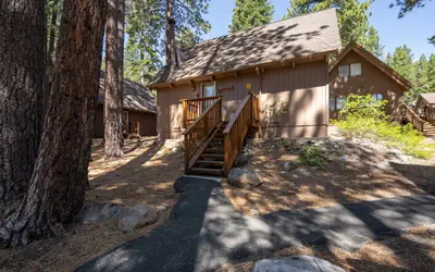 Cozy Mountain Hideaway 3 Bedroom Home by RedAwning