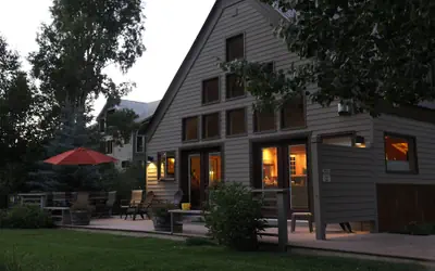 Huge Riverfront Deck + Walk Everywhere Viking Lodge 100a 3 Bedroom Condo by RedAwning