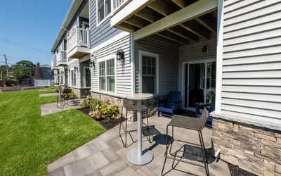 Long Beach Suites