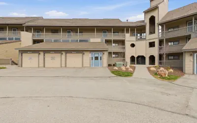 Seven Springs 1 BR Loft Condo by RedAwning