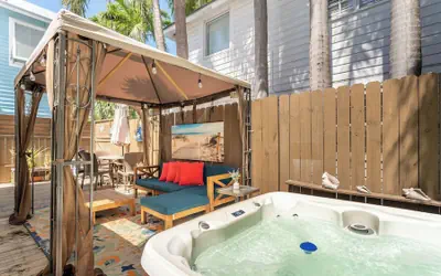 Casita de Catherine by Avantstay 1 Block to Duval St w/ Hot Tub!