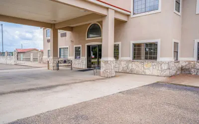 Days Inn & Suites by Wyndham Beeville