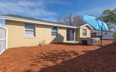Sleeps 6 Hot Tub Fenced Yard Cozy Chic