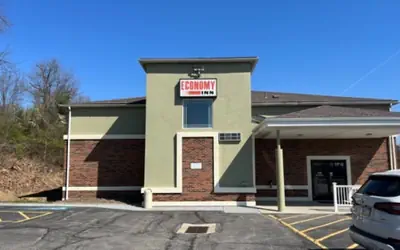 SUBURBAN STUDIO Pittsburgh Airport PA
