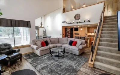 Seven Springs 2 BR Premium Condo, Walk to Slopes by RedAwnin