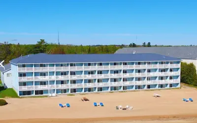 Blue Water Beachfront Hotel & Waterpark