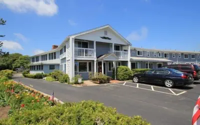Village Green Motel