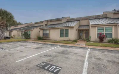 Fisherman Friend! - Coastal Condo - Views Await!