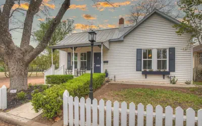Awesome Haus With Gameroom, 4blks to Center of Town!