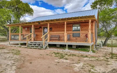 Rustic Cabin With Firepit and Grill - 10 Mins to Main St