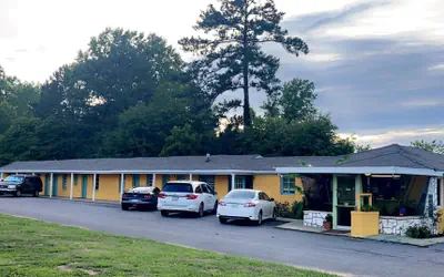 Lamplighter Inn
