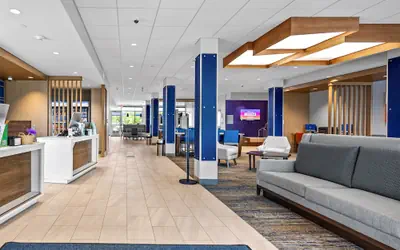 Holiday Inn Express & Suites Marinette by IHG