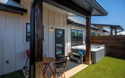 Fred's Joint With Hot Tub
