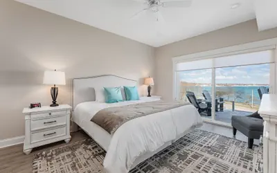 539 Bay St. Lake View Condo Unit 104E