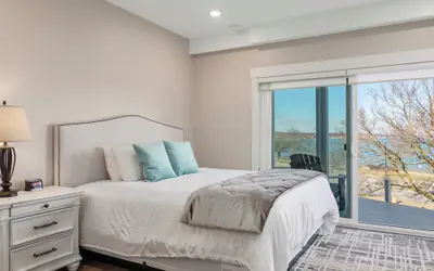 539 Bay St. Lake View Condo Unit 302W