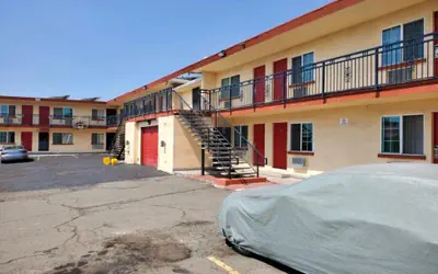 Premier Inn & Suites