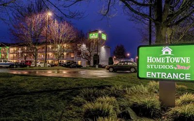 HomeTowne Studios by Red Roof Tacoma - Puyallup