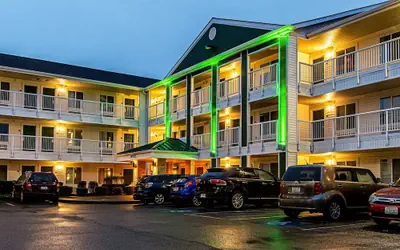 HomeTowne Studios by Red Roof Tacoma - Puyallup