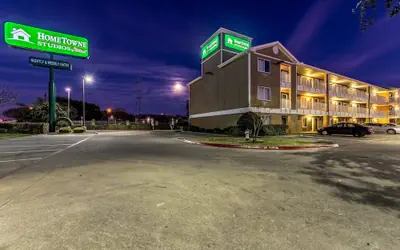 HomeTowne Studios by Red Roof Dallas - Mesquite