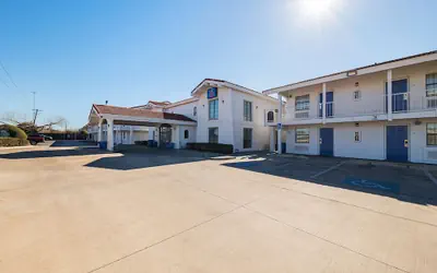 Motel 6 Grand Prairie, TX - Interstate 30