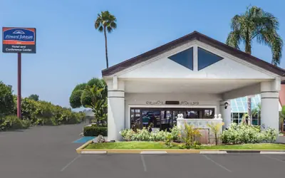 Howard Johnson by Wyndham Fullerton/Anaheim Conference Cntr