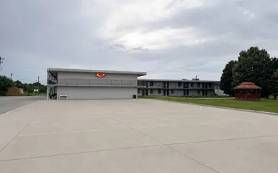 Econo Lodge Calhoun South
