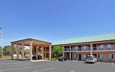 Econo Lodge Inn & Suites Albany North