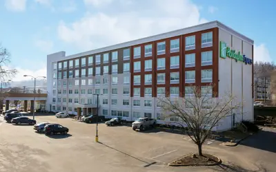 Holiday Inn Express Charleston-Civic Center by IHG