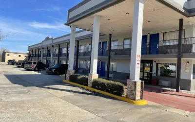 Days Inn by Wyndham Gonzales