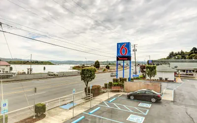 Motel 6 Coos Bay, OR