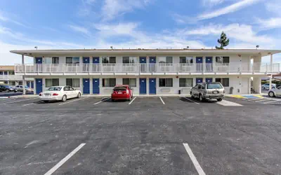 Super 8 by Wyndham Santa Clara