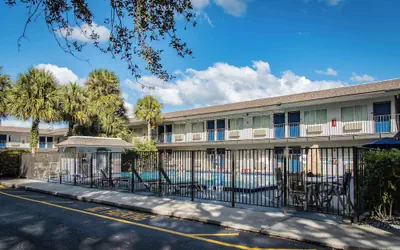 Motel 6 Kissimmee, FL - Orlando