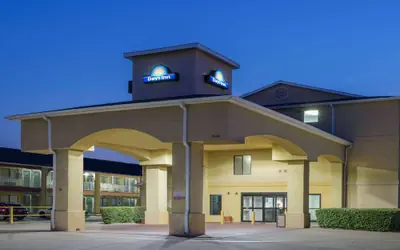 Days Inn by Wyndham Dallas Garland West