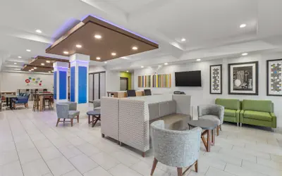 Holiday Inn Express & Suites Tacoma by IHG