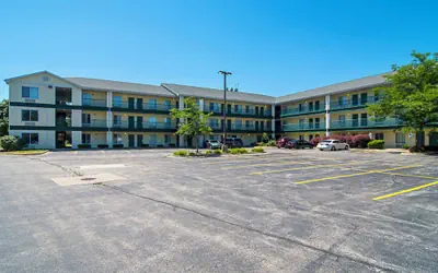 HomeTowne Studios by Red Roof Chicago - Waukegan