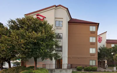 Red Roof Inn PLUS+ Austin South – Airport.